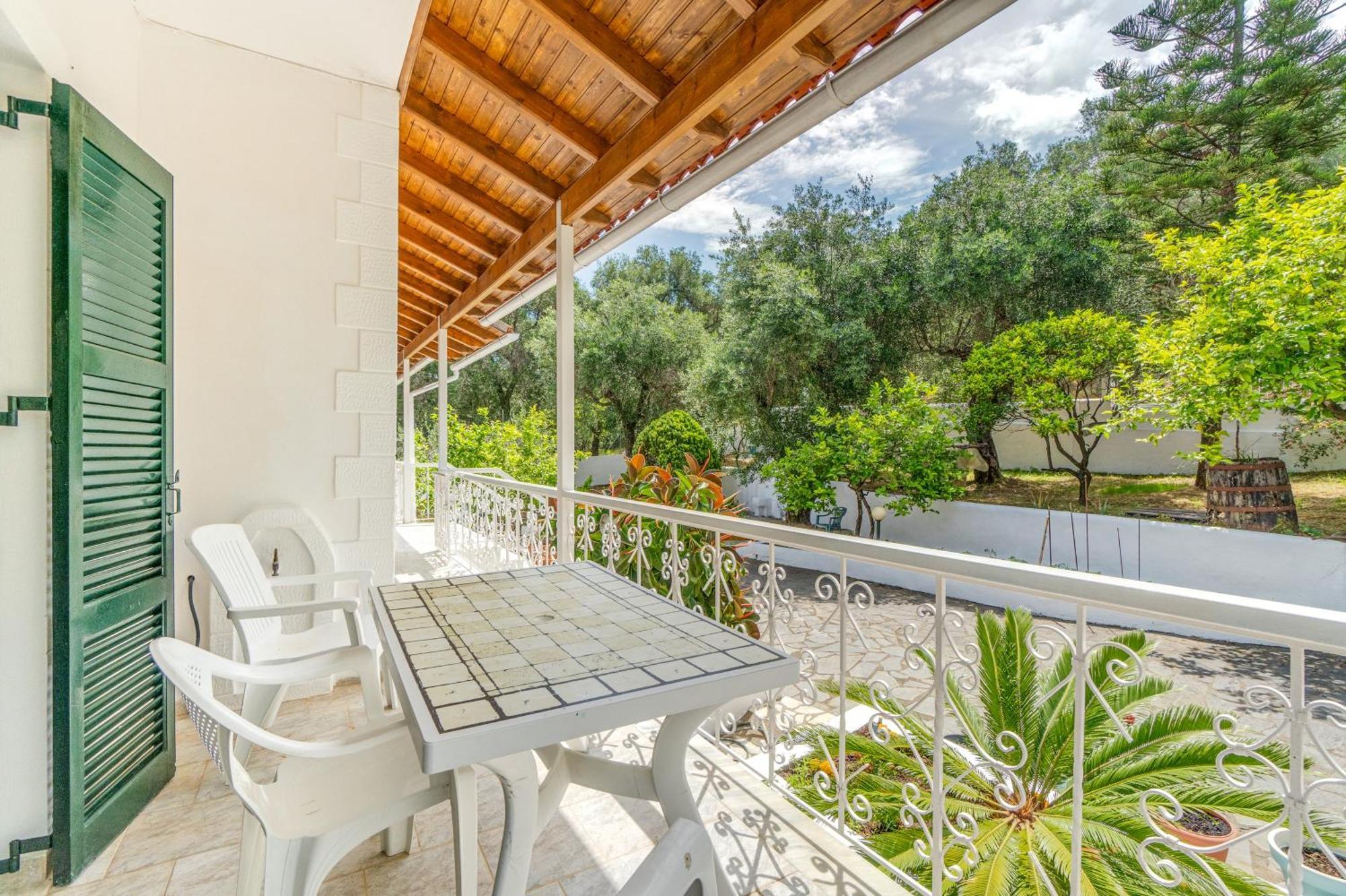 The 1 Apartment Vigglatouri