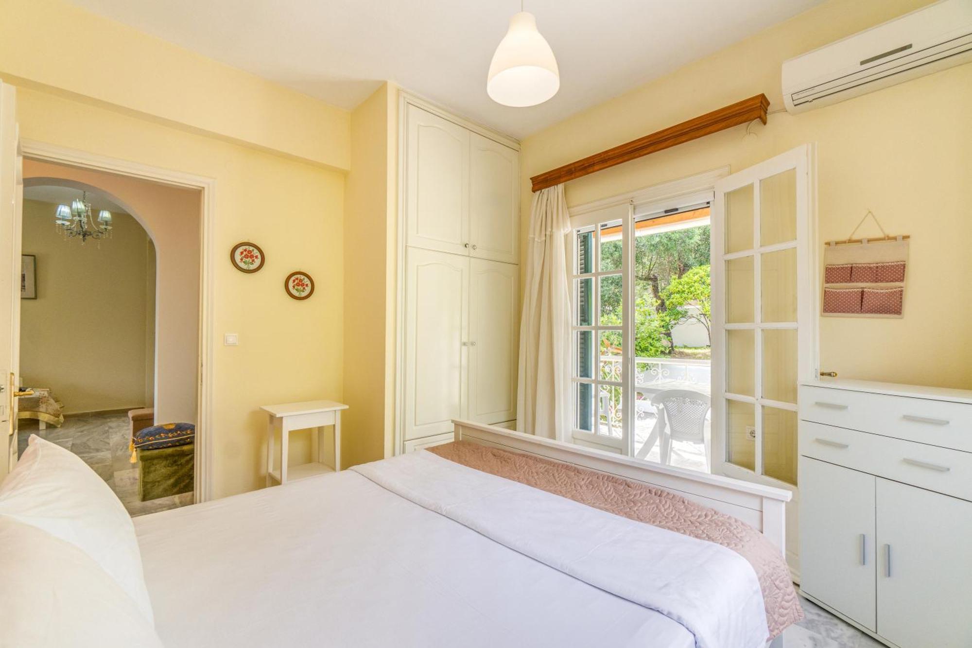 The 1 Apartment Vigglatouri