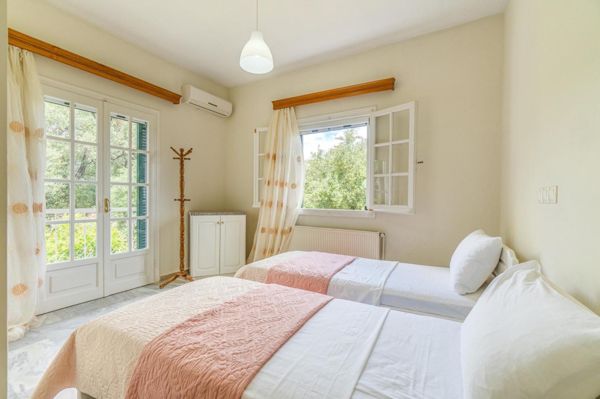 Apartment The 1 Vigglatouri
