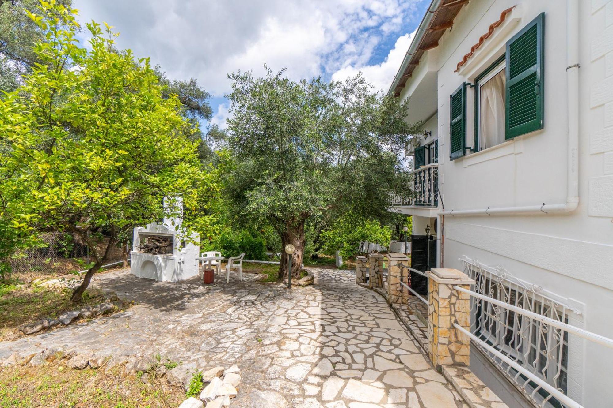 The 1 Apartment Vigglatouri